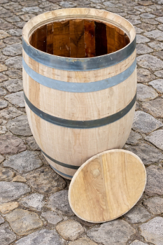 100 Liter Regentonne aus einem Kastanien Holzfass