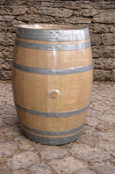 225 Liter Weinfass gehobelt und geschliffen