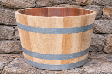 Blumenkübel aus einem 150 Liter Kastanien Holzfass