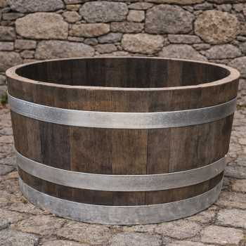 Pflanzkübel ca 80 Liter mit neuen verzinkten Reifen von einem 190 Liter Whiskyfass gefertigt