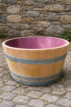 Pflanzkübel ca 90 Liter von einem 225 Liter Weinfass gefertigt