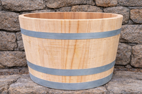 Blumenkübel aus einem 100 Liter Kastanien Holzfass