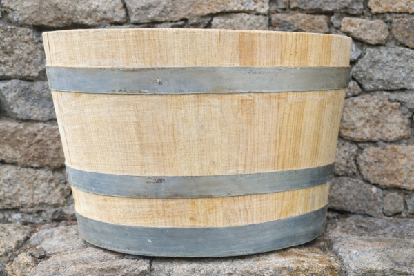 Blumenkübel aus einem 30 Liter Kastanien Holzfass