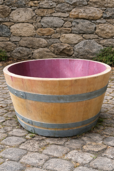 Pflanzkübel ca 90 Liter von einem 225 Liter Weinfass gefertigt