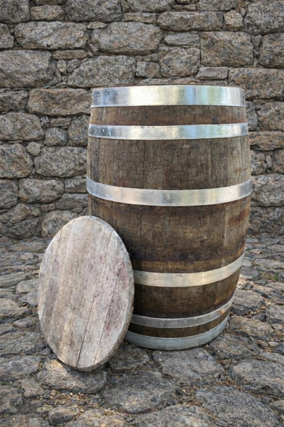 190-200 Liter Regentonne vom Whisky Fass mit neuen verzinkten Reifen