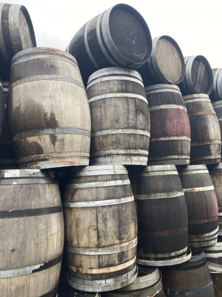 aussortierte 225 Liter Holzfässer