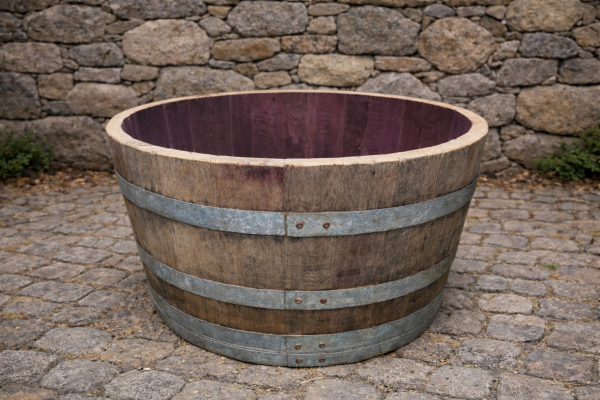 dunkler Pflanzkübel ca 90 Liter von einem 225 Liter Weinfass gefertigt
